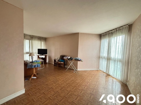 Appartement 2 pièces à vendre à Grigny, proche Gare RER D, avec balcon et parking