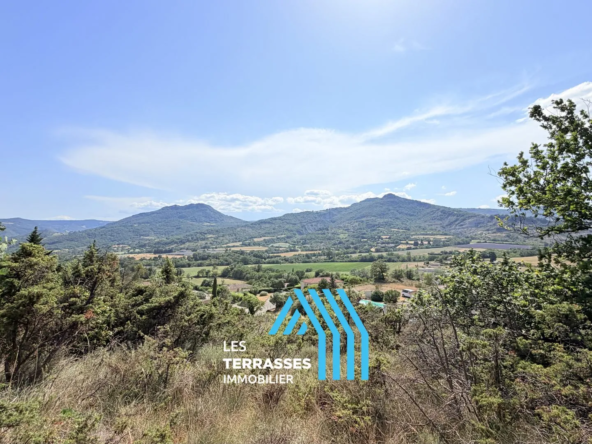 Terrain constructible avec vue dominante à Saint-Vincent-de-Bares