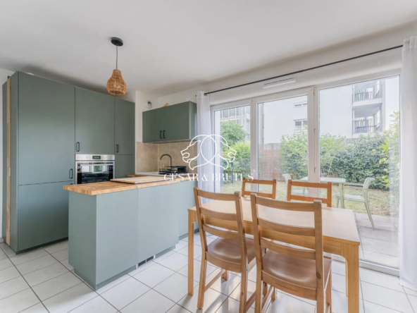 Bel appartement rez-de-jardin à Saint-Priest avec terrasse et jardin exposé ouest