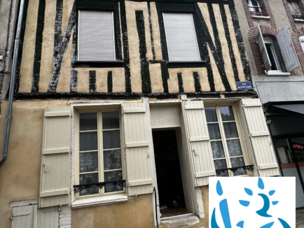 Maison de ville à vendre à Saint-Julien-du-Sault – 2 chambres, grenier aménageable, cave