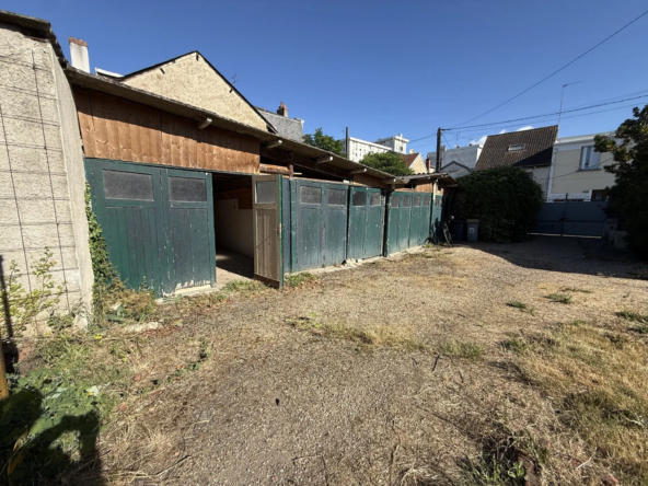À vendre à Tours, 6 garages sur parcelle de 120 m², investissement idéal
