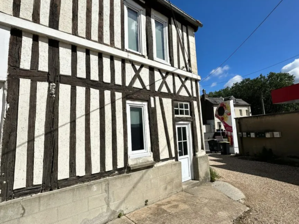 Maison à vendre en centre-ville de Louviers avec 2 chambres et grenier aménageable