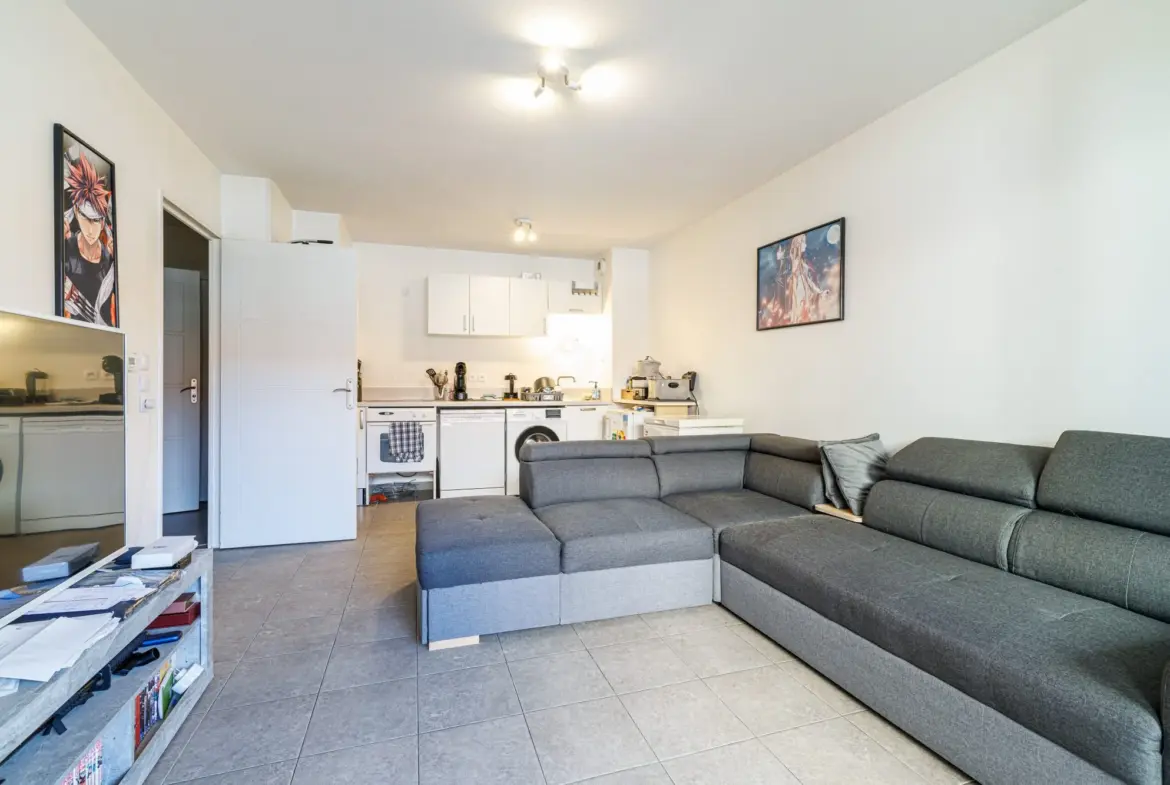 Appartement 2 pièces à Nice Ouest avec terrasse et parking privé 