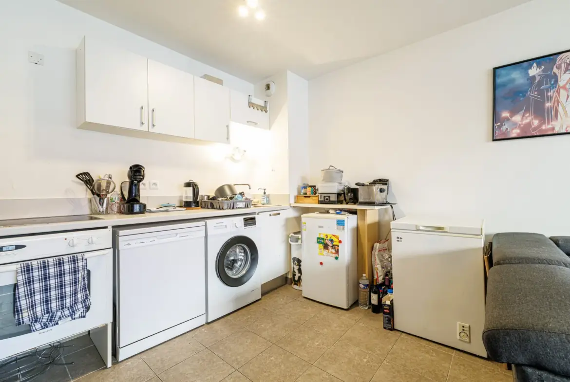 Appartement 2 pièces à Nice Ouest avec terrasse et parking privé 