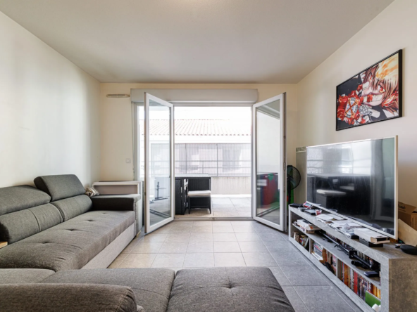 Appartement 2 pièces à Nice Ouest avec terrasse et parking privé