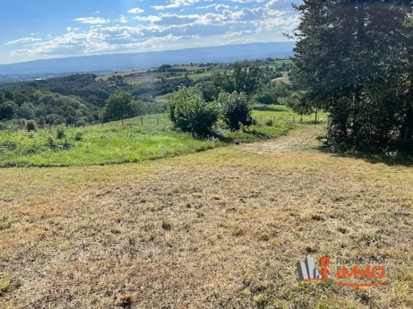 Terrain constructible de 1245 m² à Saint-Héand avec vue dégagée