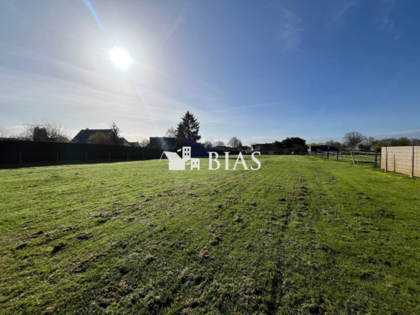 Terrain constructible de 1562 m² à Crosville-la-Vieille, calme et viabilisé