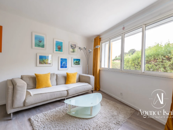 Appartement 2 pièces proche du centre-ville du Lavandou avec parking et cave