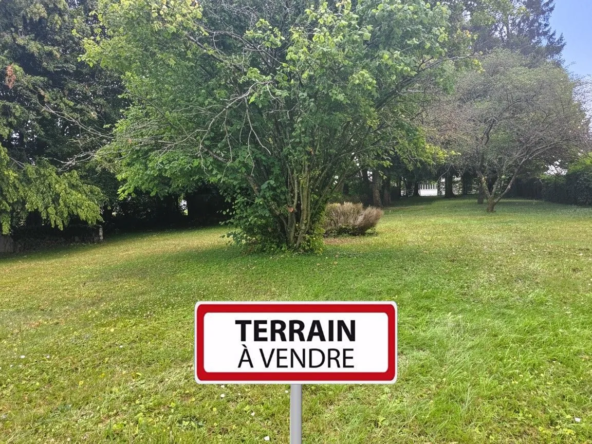 Terrain constructible de 1399 m² à Maignelay-Montigny, secteur résidentiel calme