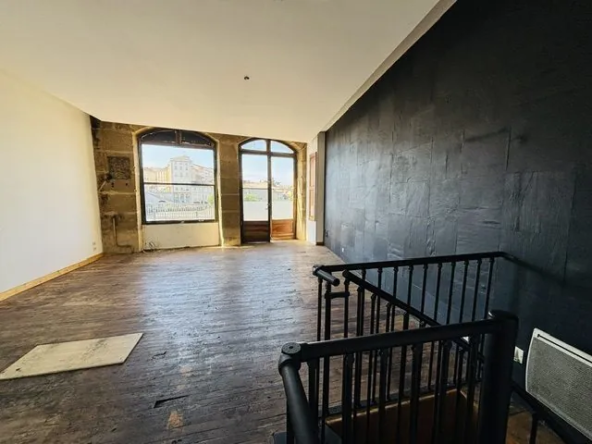 Local commercial lumineux de 70 m² à Romans-sur-Isère, idéal pour commerce ou restauration