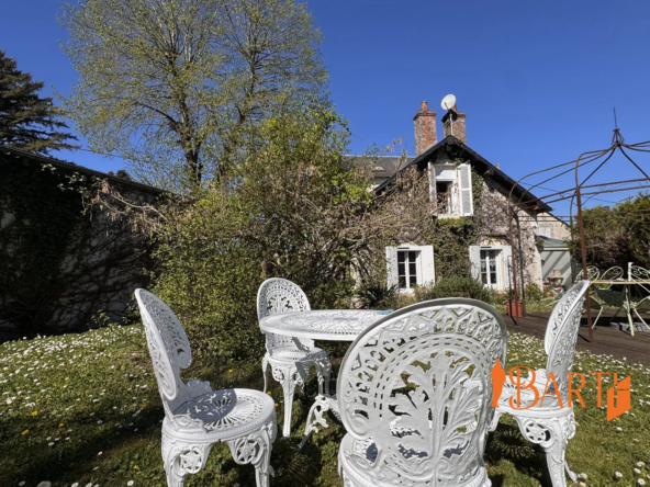Maison à vendre à La Guerche-sur-l'Aubois avec studio indépendant, 158 m², proche Bourges et Nevers