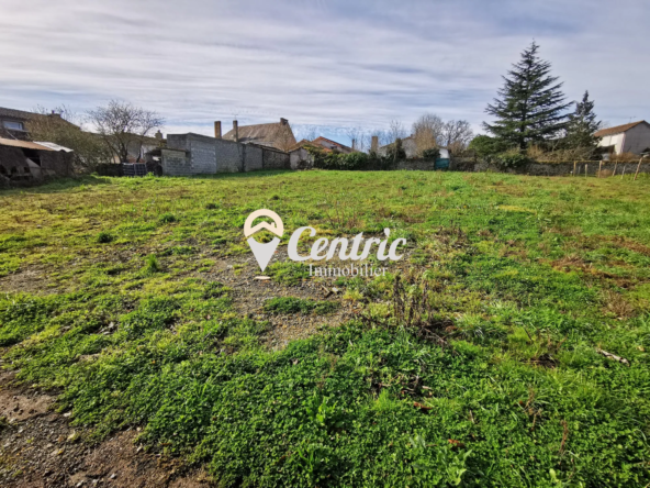 Terrain constructible de 1080 m² à Boismé, proche commodités