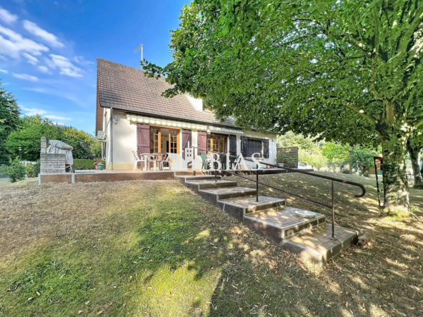Maison à vendre avec 4 chambres, piscine et grand jardin à Mesnil-en-Ouche