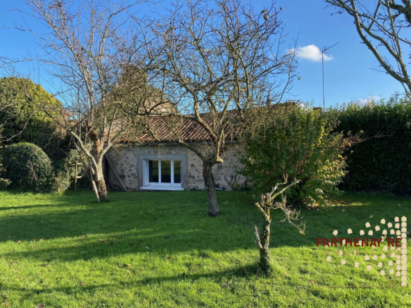 Maison ancienne de 101 m² avec jardin à Saurais proche Parthenay