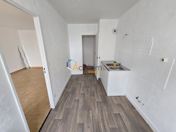 Appartement 4 chambres avec balcon à vendre à Orléans-la-source