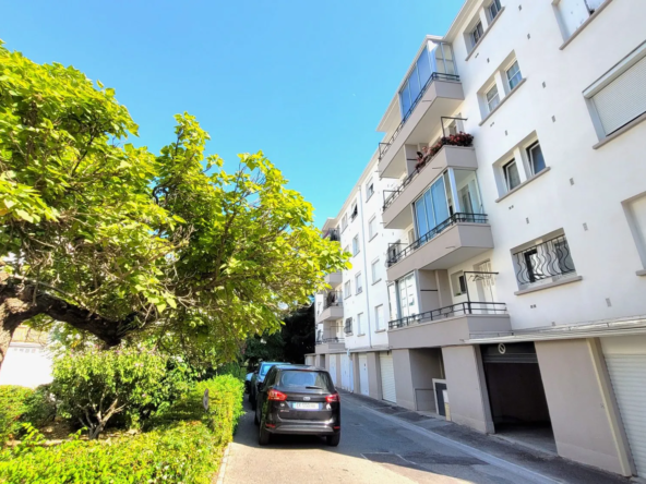 Achat appartement T3 à Montpellier près des Arènes, dernier étage avec terrasse