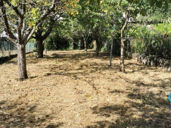 Terrain constructible de 460 m² à Mazamet avec vue montagne