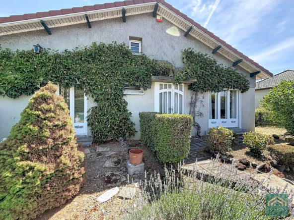 Maison à vendre à Beauregard-Vendon avec jardin et garage