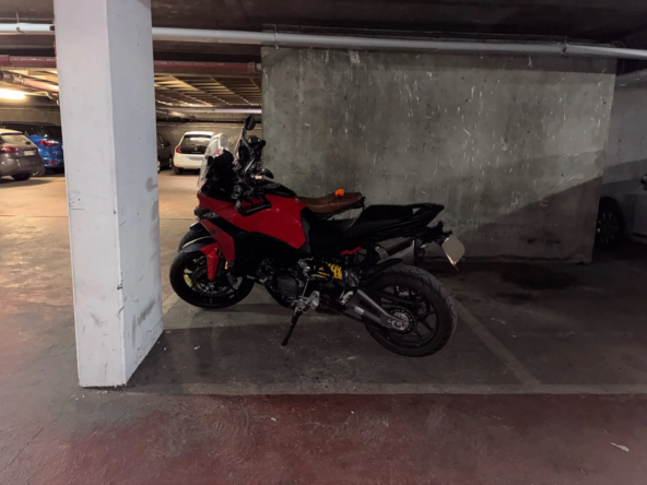 Parking sécurisé pour deux-roues ou voiture à Paris 12ème proche métro