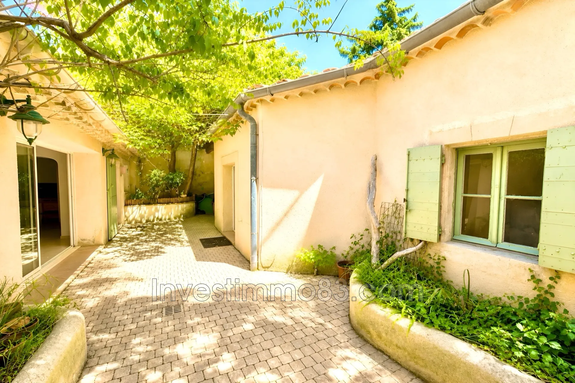 Appartement de 103 m² à Pertuis avec cour, garage et cave - Opportunité rare à saisir