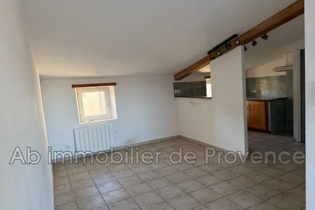 Appartement de caractère à Rognes avec terrasse et belle exposition
