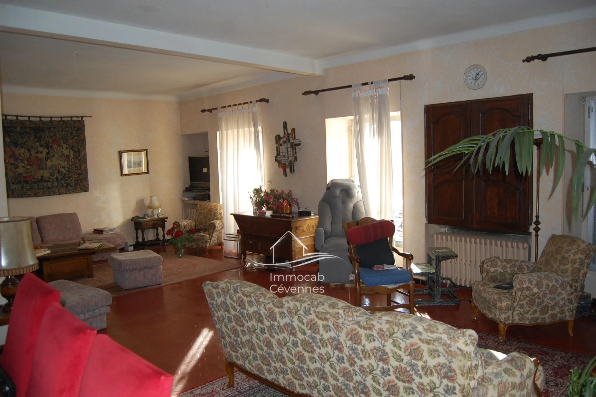À vendre appartement spacieux de 222 m² à Alès avec terrasse et stationnement