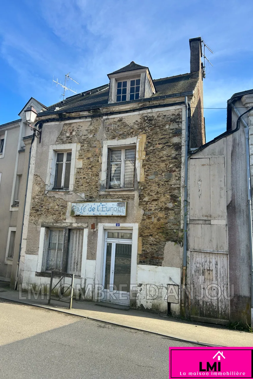 Immeuble à rénover en centre-ville de Pouancé – Potentiel d'investissement
