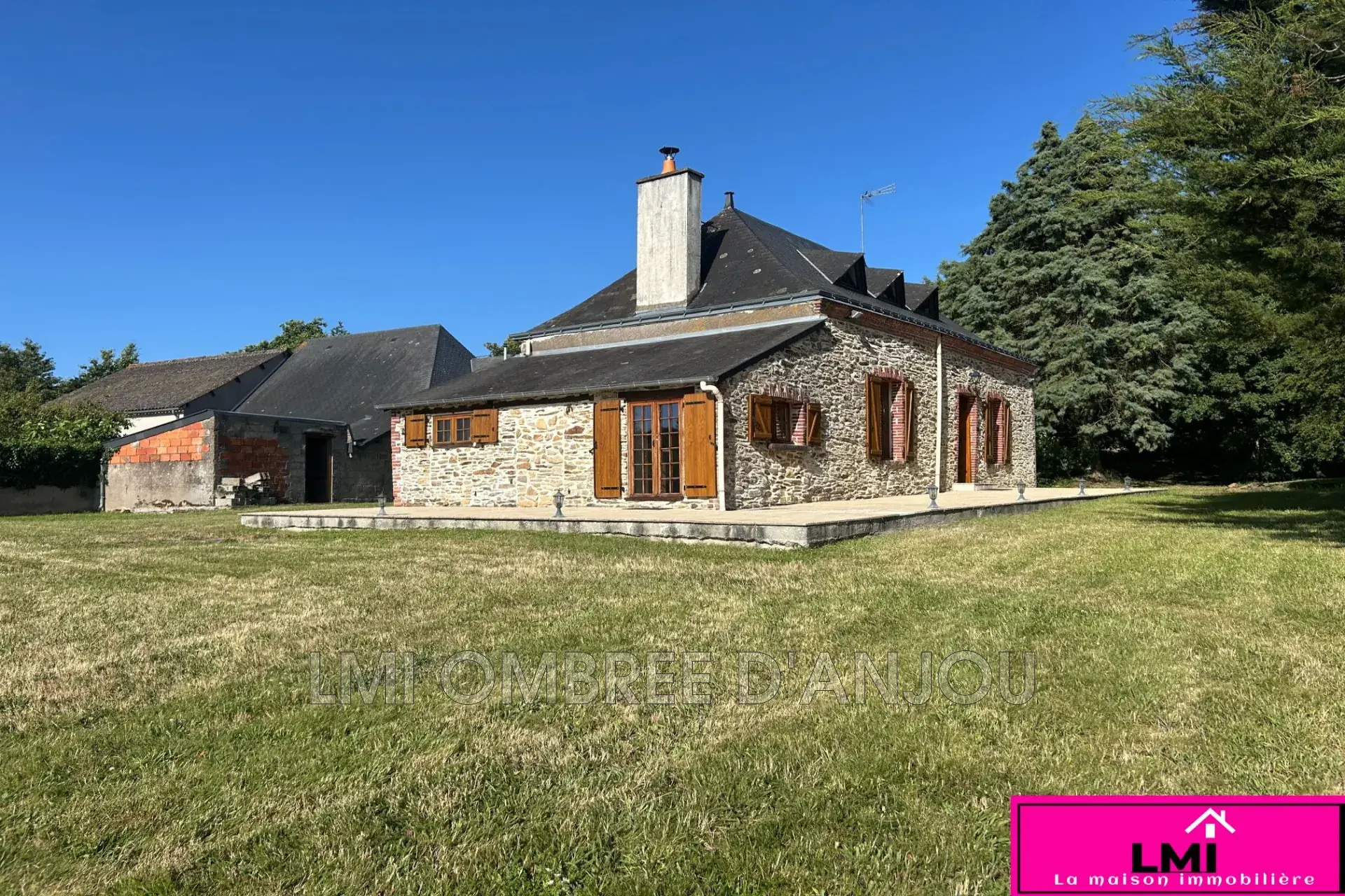 Charmante maison en pierre avec vue campagne à Ombrée d'Anjou
