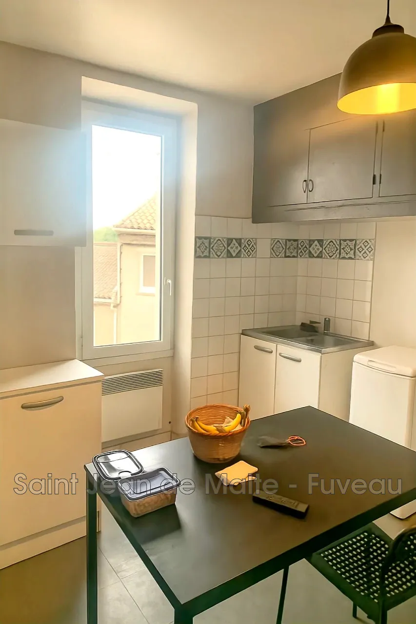 Appartement T2 à vendre à Gréasque – Dernier étage, centre-ville