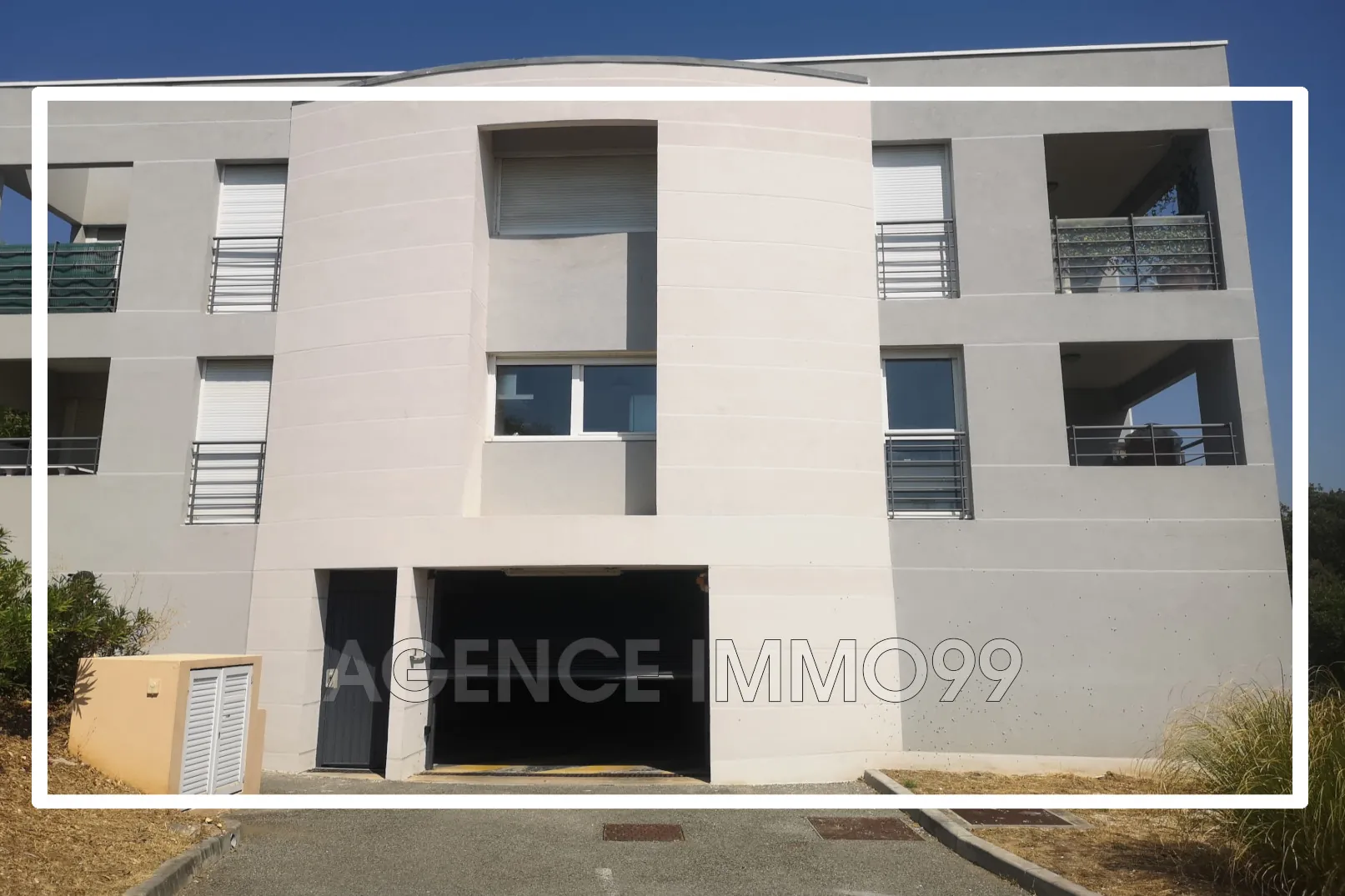 Garage sécurisé de 12 m² à Valbonne, secteur Garbejaire