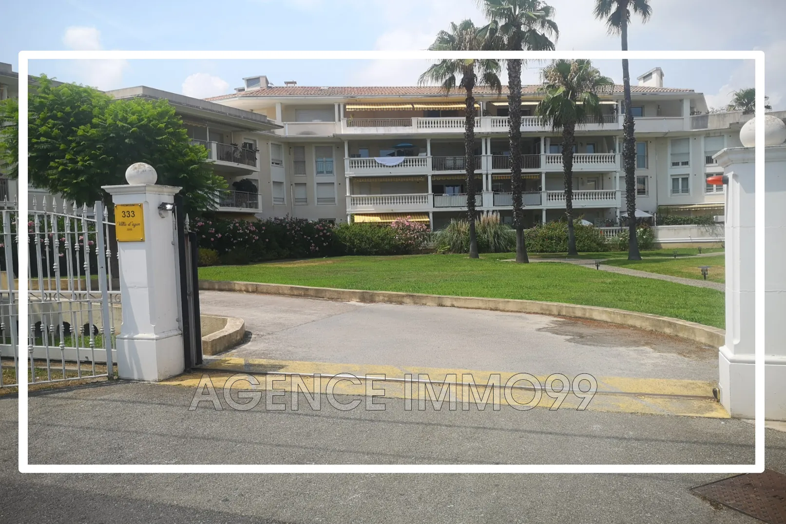 Garage résidentiel de 12,5 m² à Golf Juan près du bord de mer