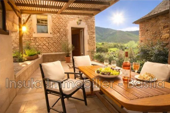 Maison de charme avec vue sur la tour génoise à Pietracorbara - Cap Corse