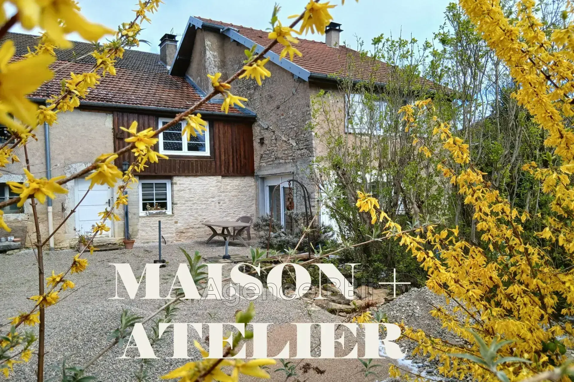 Maison de village à Vergranne avec grand atelier et grange - 127 m² 
