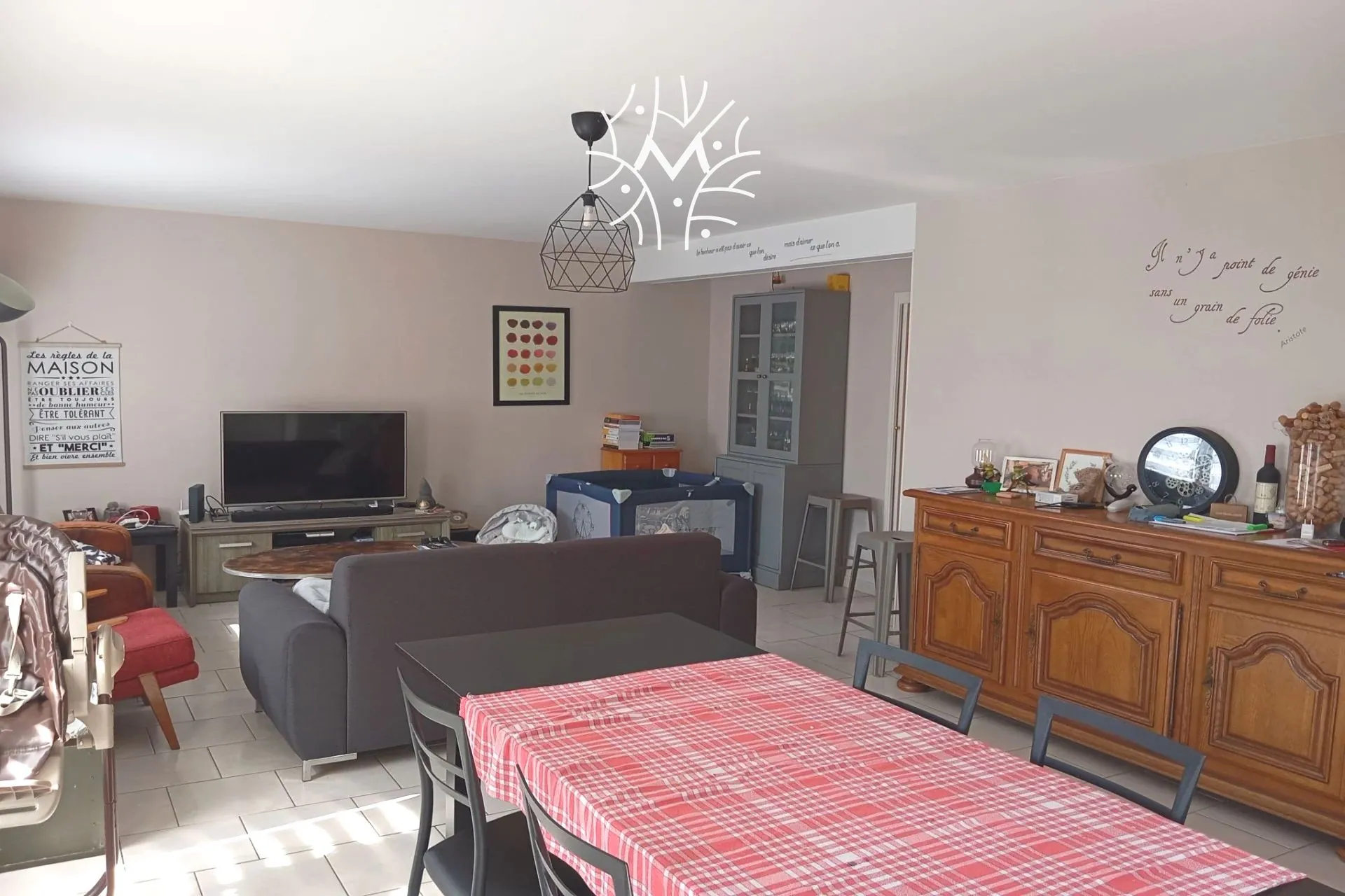 À vendre maison 2 chambres à Rethel, environnement calme, jardin et garage, idéalement située entre Reims et Charleville-Mézières 