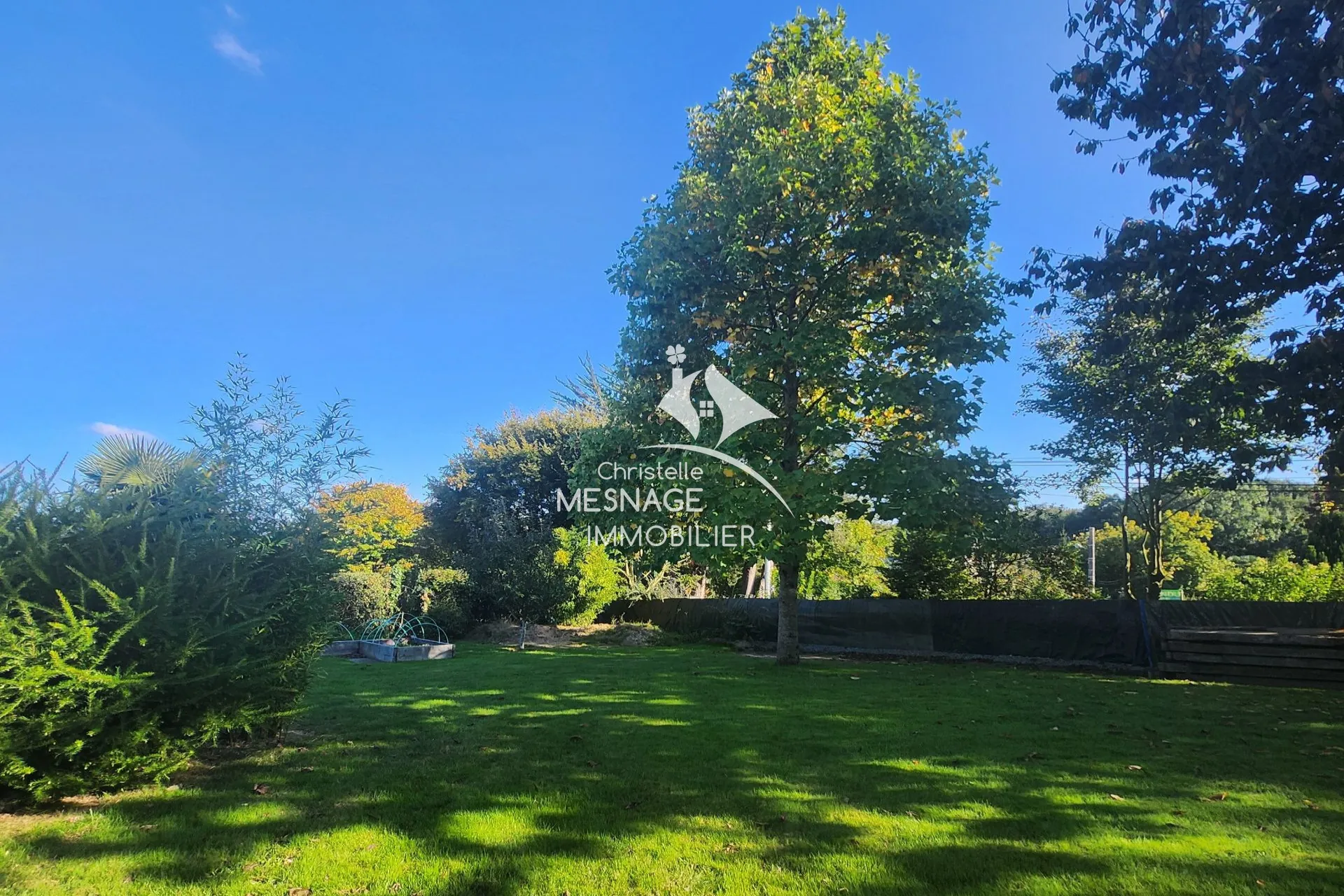Terrain constructible de 506 m² à Dinan, non viabilisé, clôture incluse