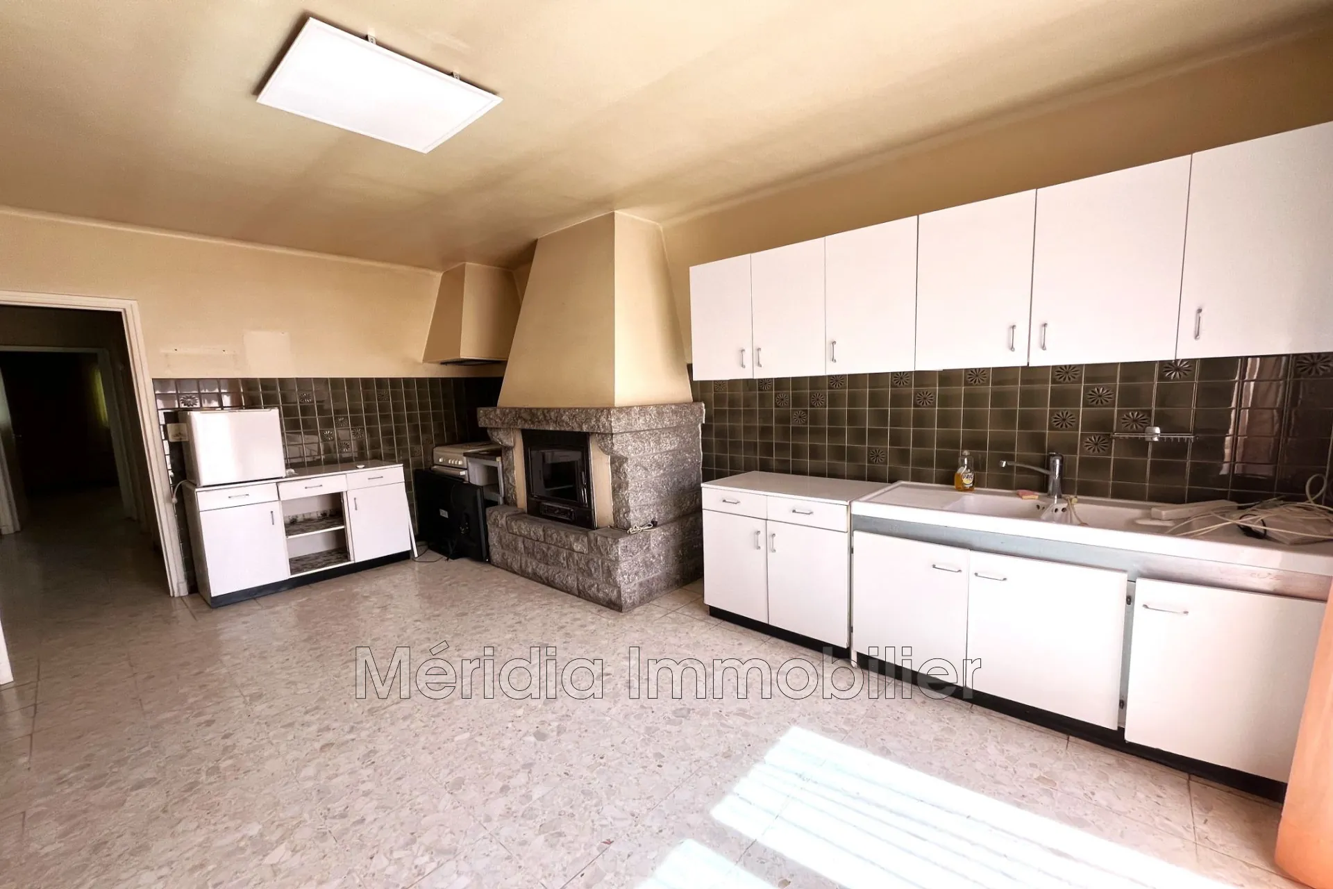 Maison de village à vendre à Corbère-les-Cabanes avec garage et terrasse 