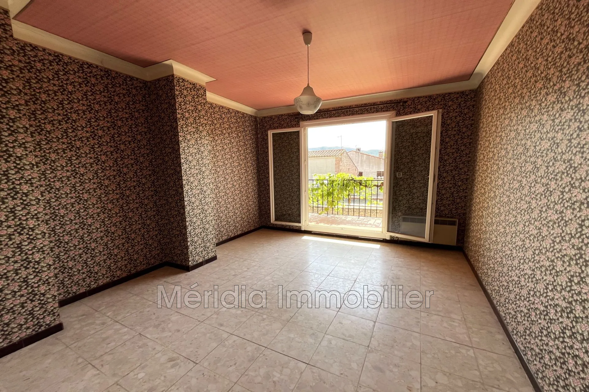 Maison de village à vendre à Corbère-les-Cabanes avec garage et terrasse 