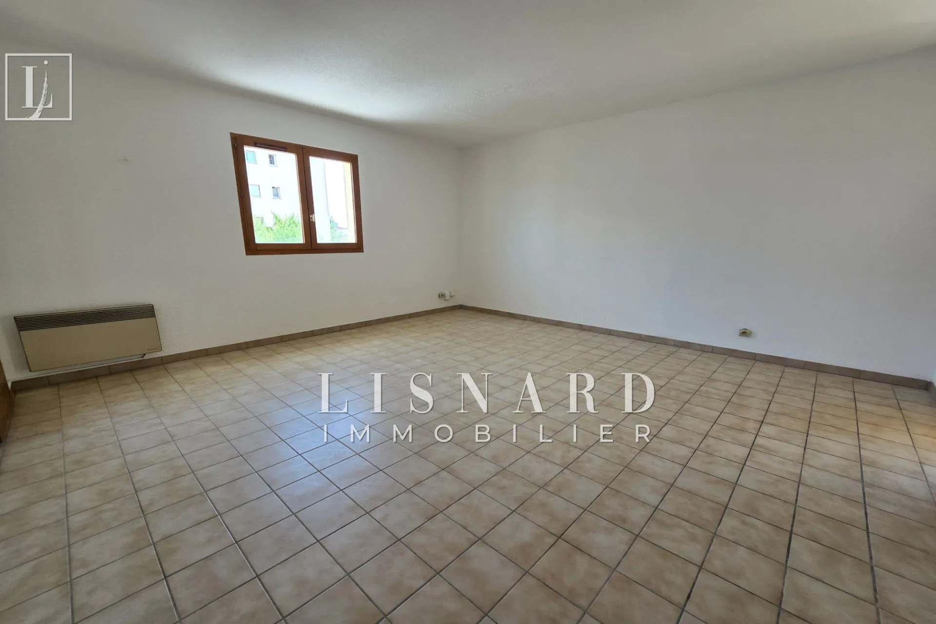 Appartement 3 pièces à vendre à Fréjus avec terrasse et parking privé 