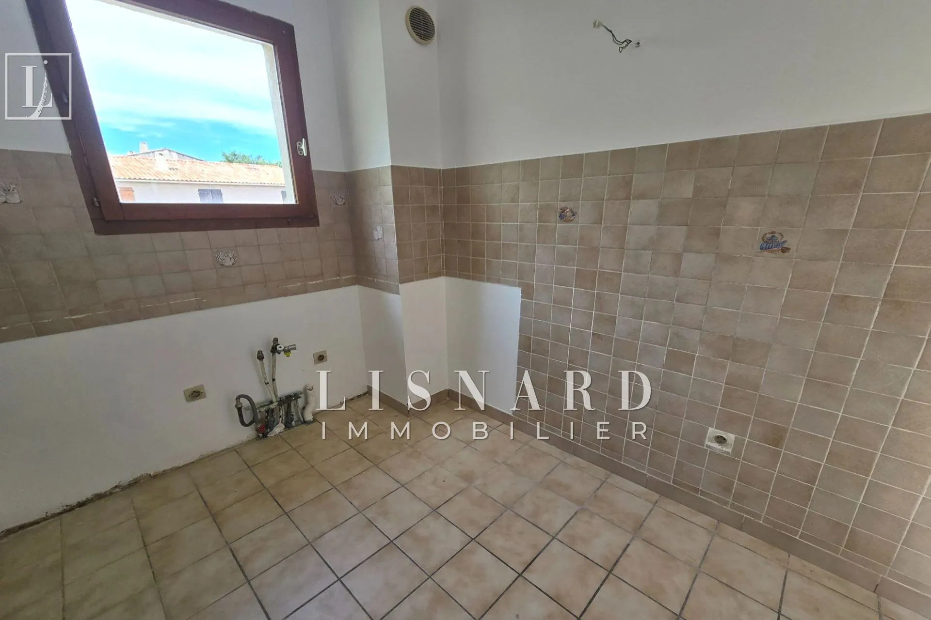 Appartement 3 pièces à vendre à Fréjus avec terrasse et parking privé 