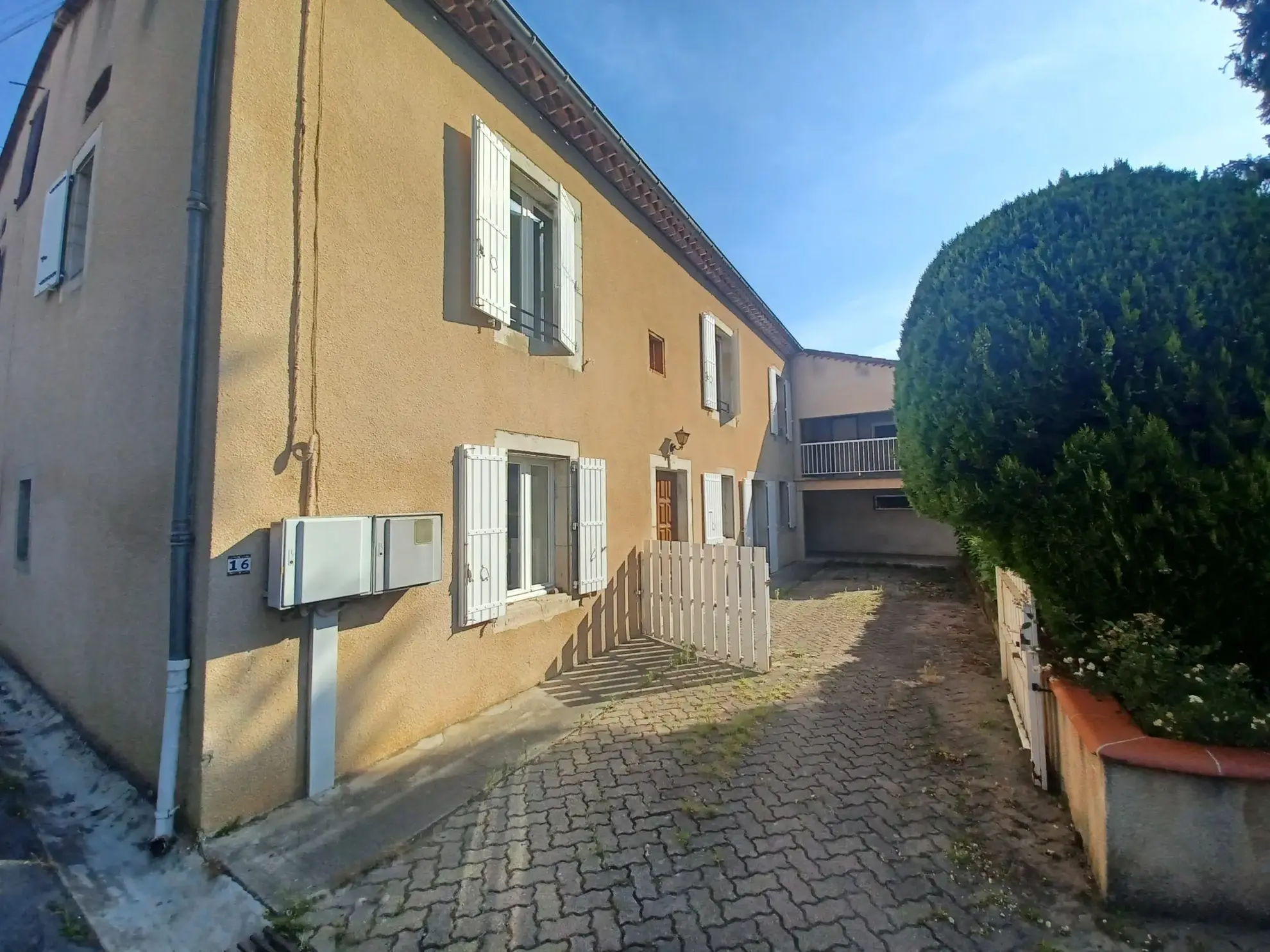 Maison T4 de 129 m² à Réalmont, proche centre, avec terrasse et cave
