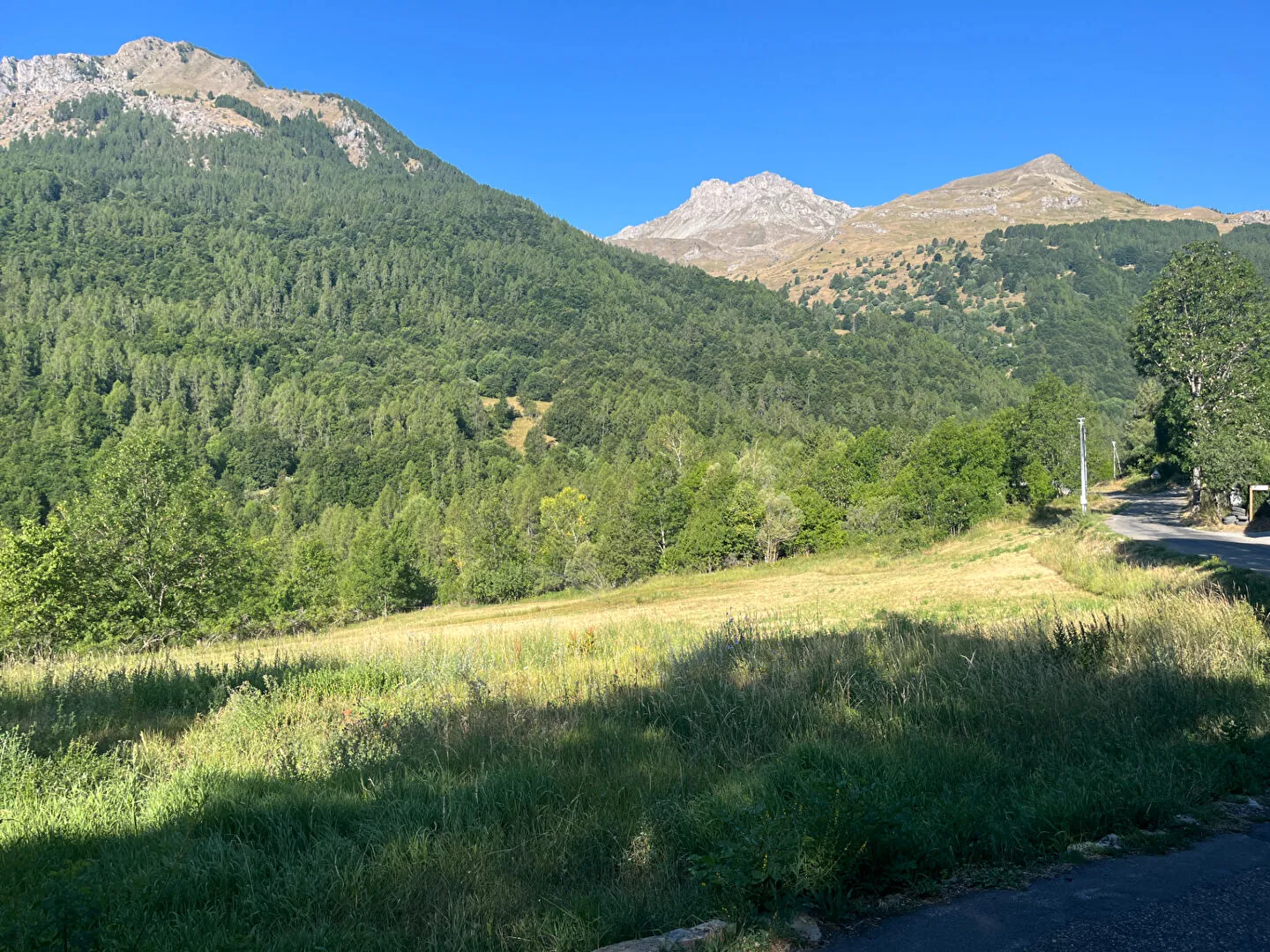 Terrain constructible à Réallon de 549 m² avec vue montagne