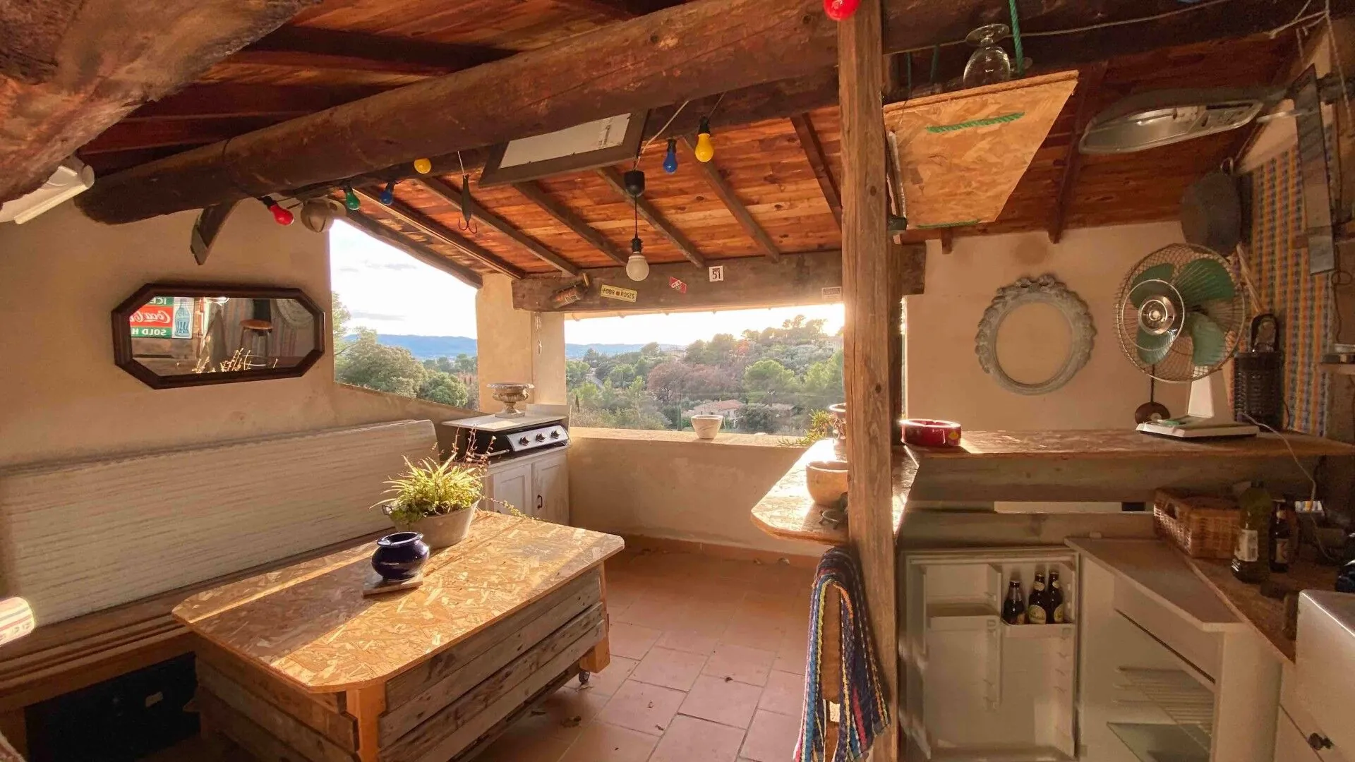 Belle maison de village avec terrasse, terrain et jardin privé à Puget