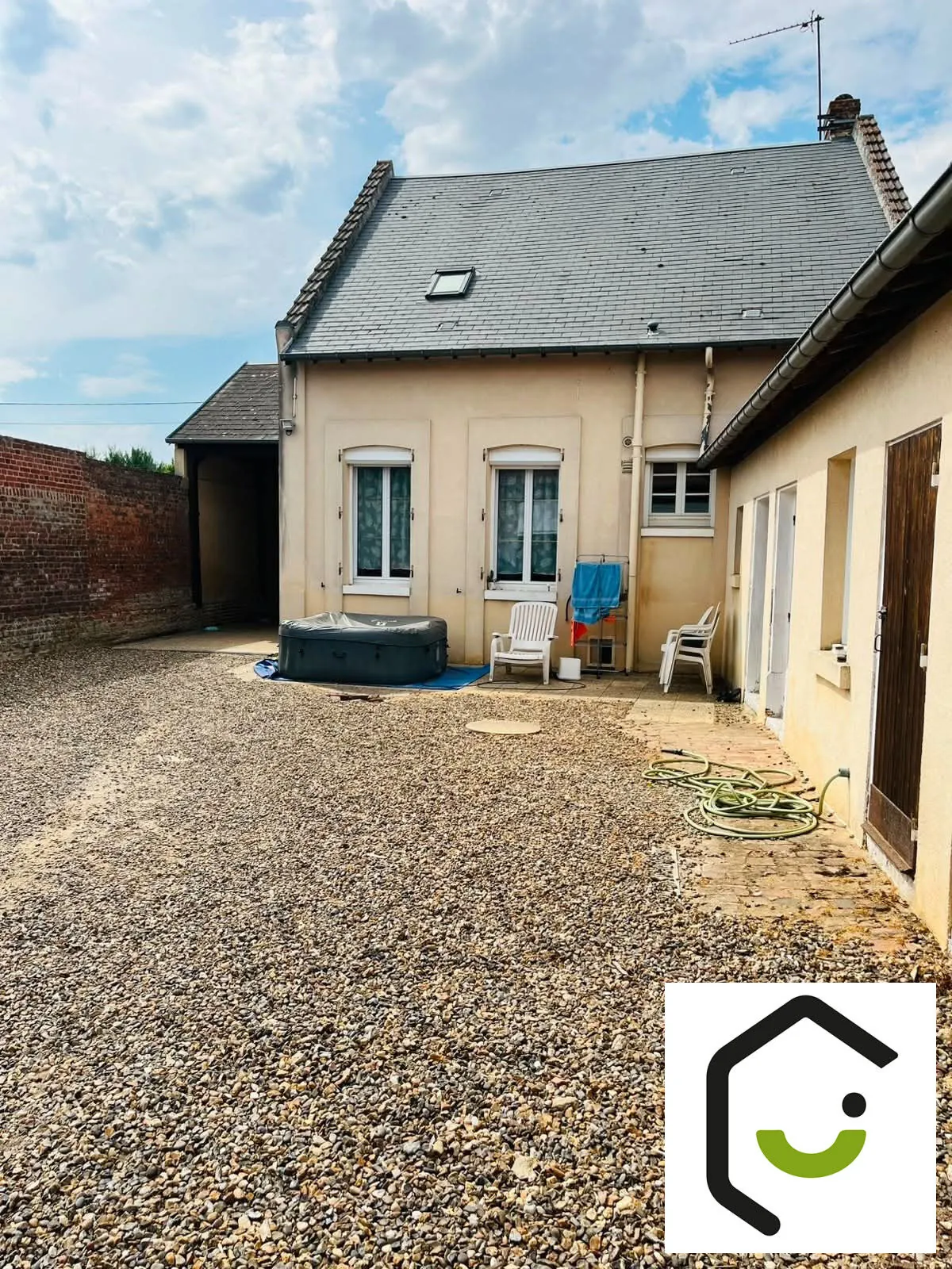 Maison à vendre à Ételfay avec jardin, dépendances et potentiel d'aménagement