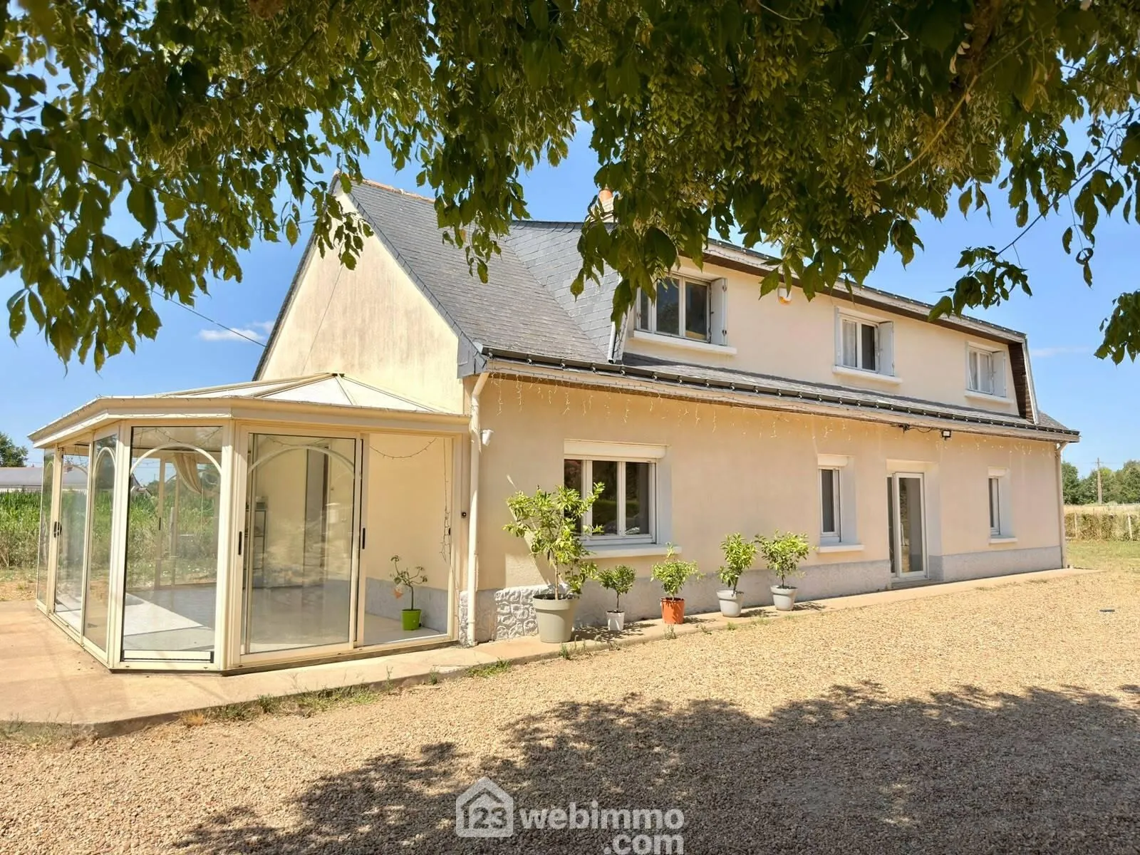Maison ancienne avec grand hangar et potentiel à Longué-Jumelles (49160)
