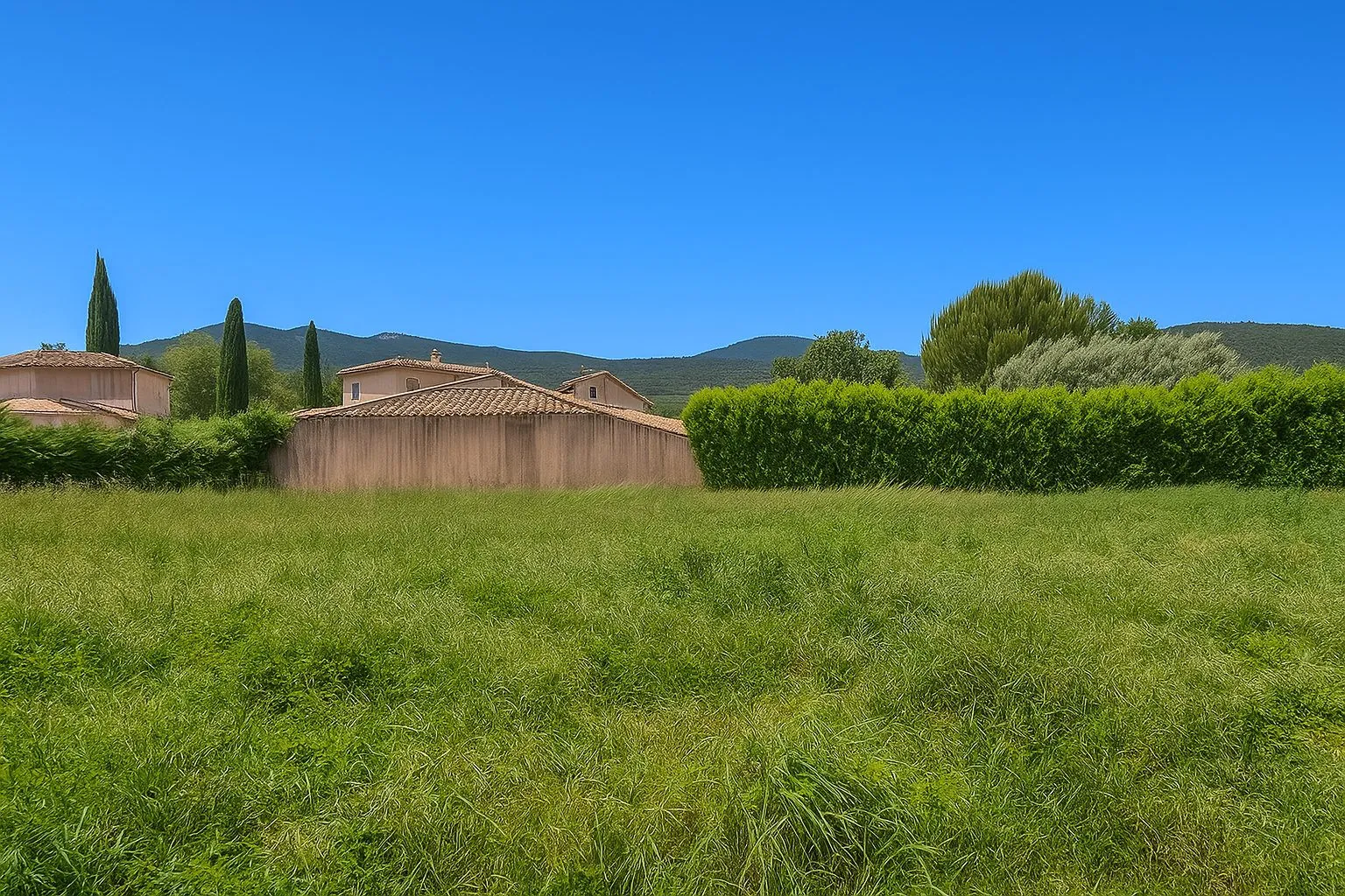 Terrain constructible de 816 m² à Gonfaron dans le Centre-Var