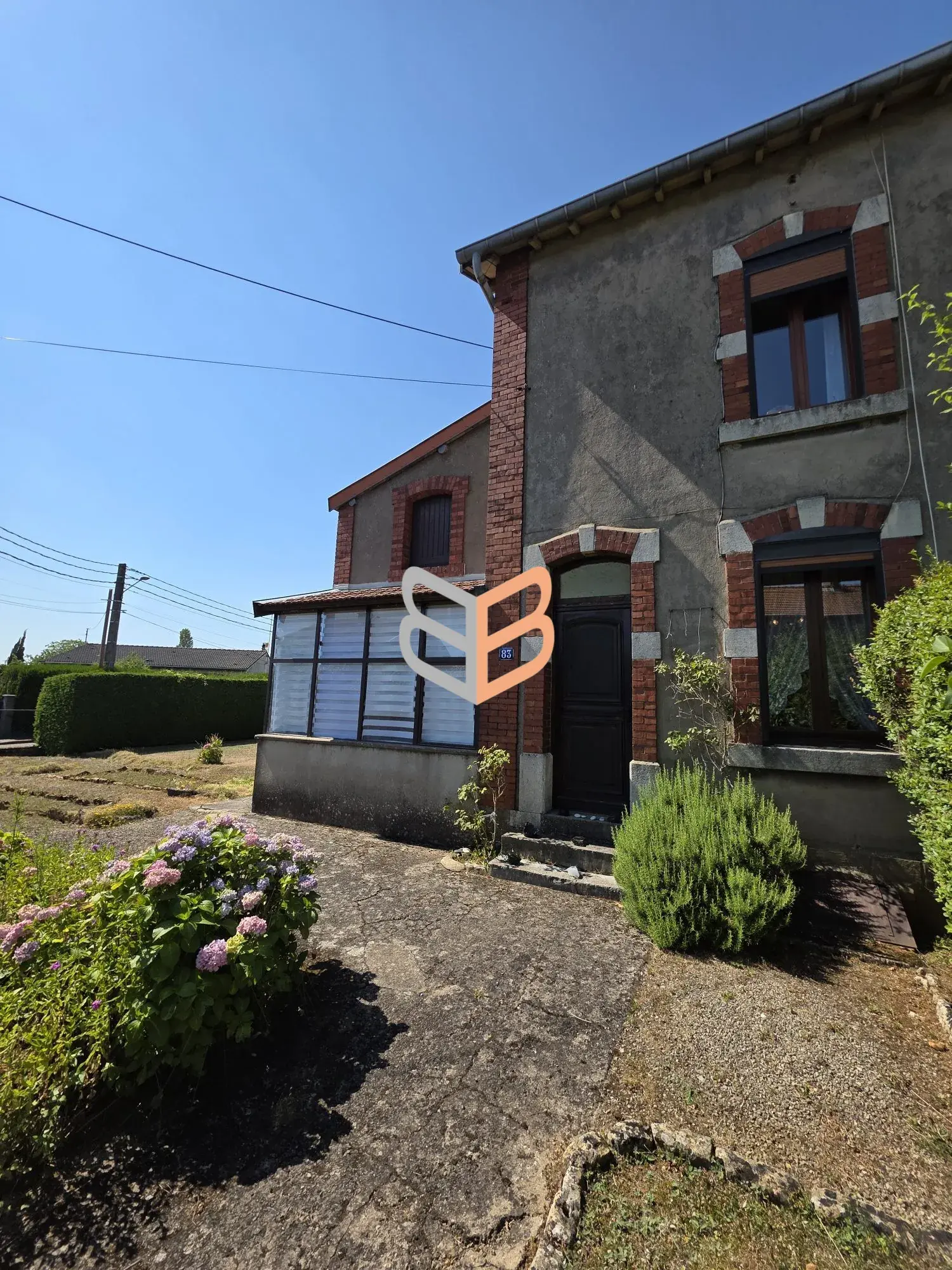 Maison à rénover avec jardin et carport à Landres, proximité Luxembourg