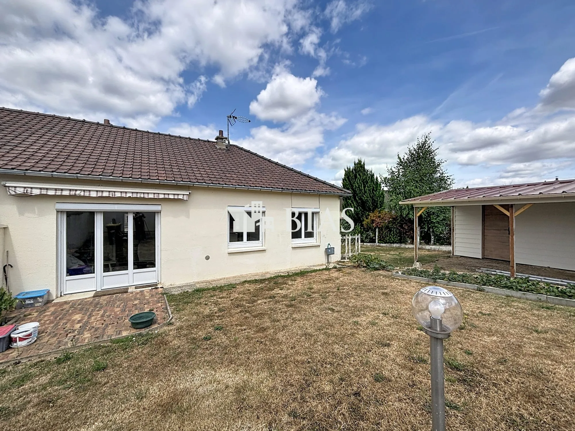 Maison de plain-pied à Louviers avec terrasse, cave et parking - 3 chambres