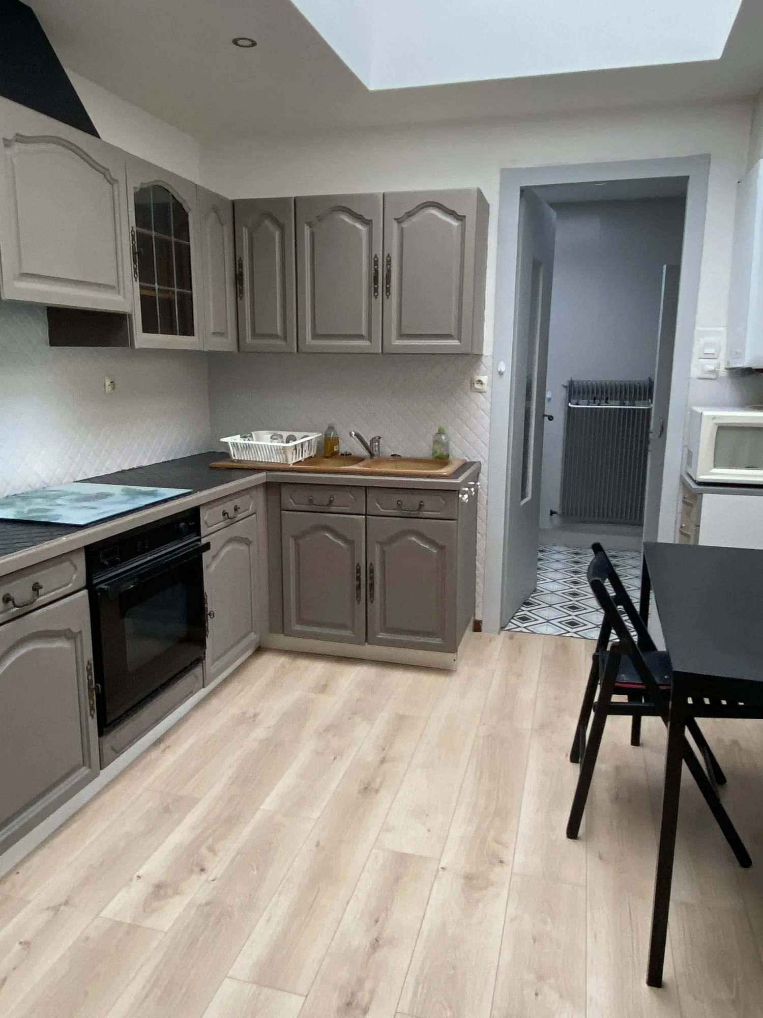 Maison à Lille avec 2 chambres, extérieur, cave et bon état