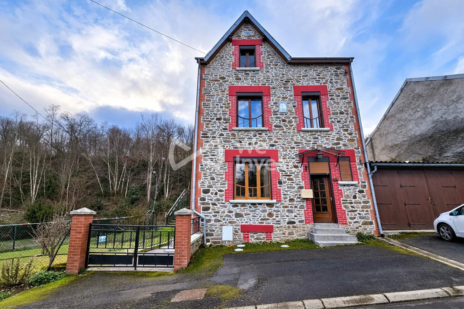 Charmante maison de village en pierres à vendre à Deville, vallée de la Meuse