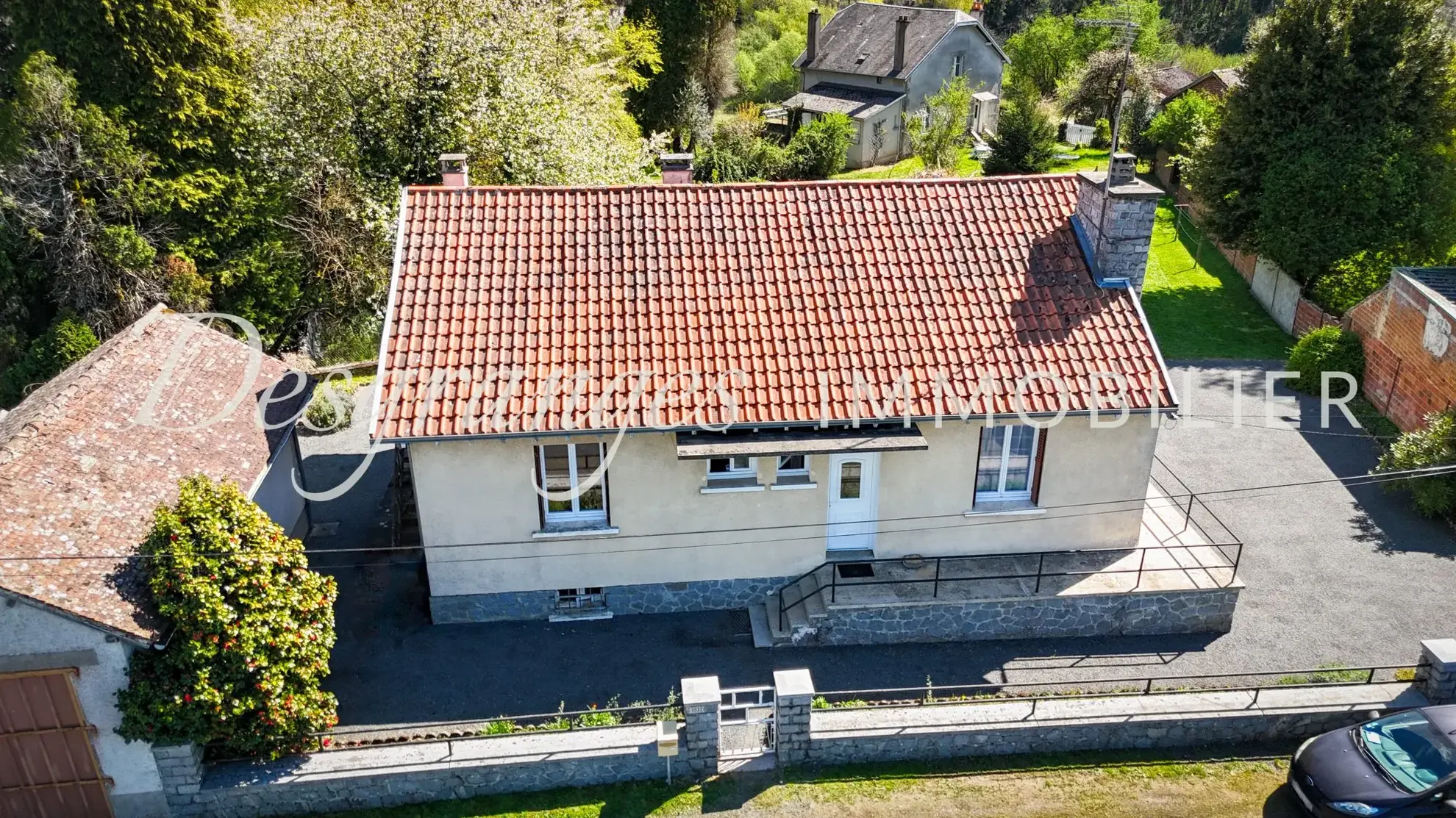 Maison de 90 m² avec jardin et garage à proximité de Bussière-Galant